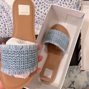 🍋🌴SALE🍋🌴 NWT Blue slide on sandals